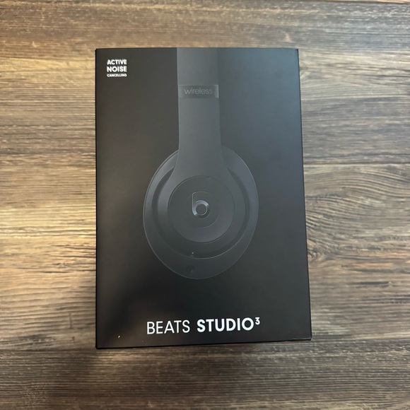 Beats Studio3 Wireless Noise Cancelling Headphones - Matte Black - Picture 9 of 9